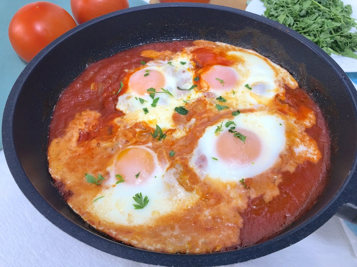 Como hacer huevos con tomate