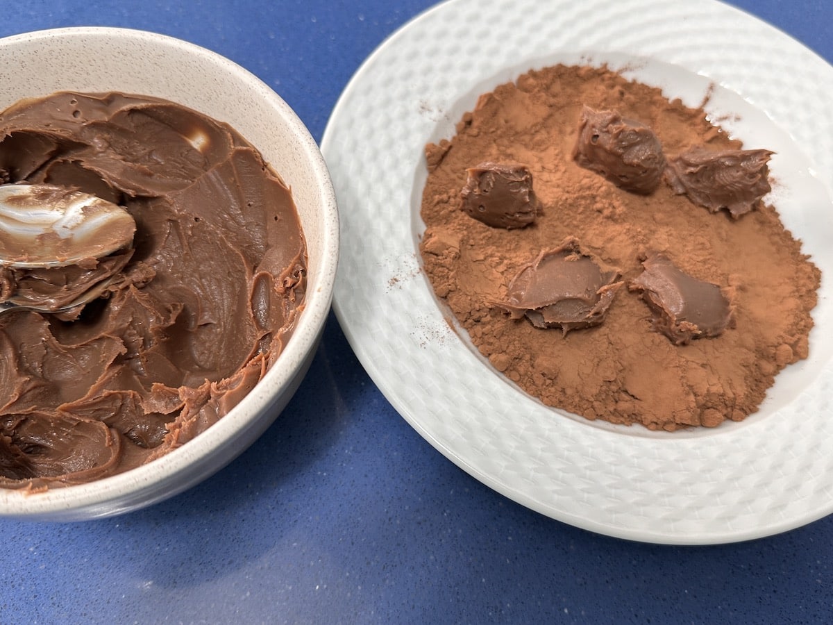 Trufas de chocolate con cacao en polvo
